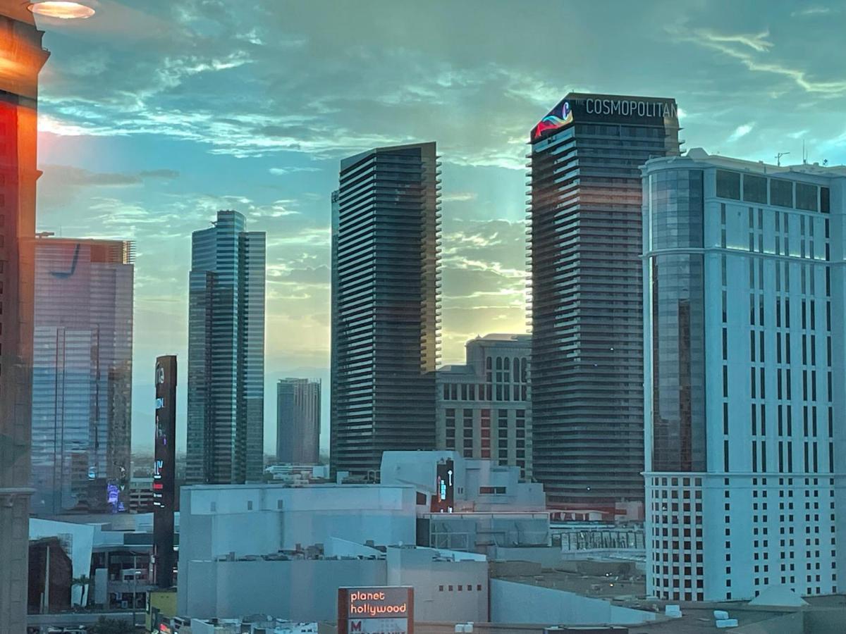 Signature Mgm Suite With Strip And Sphere View Las Vegas Buitenkant foto